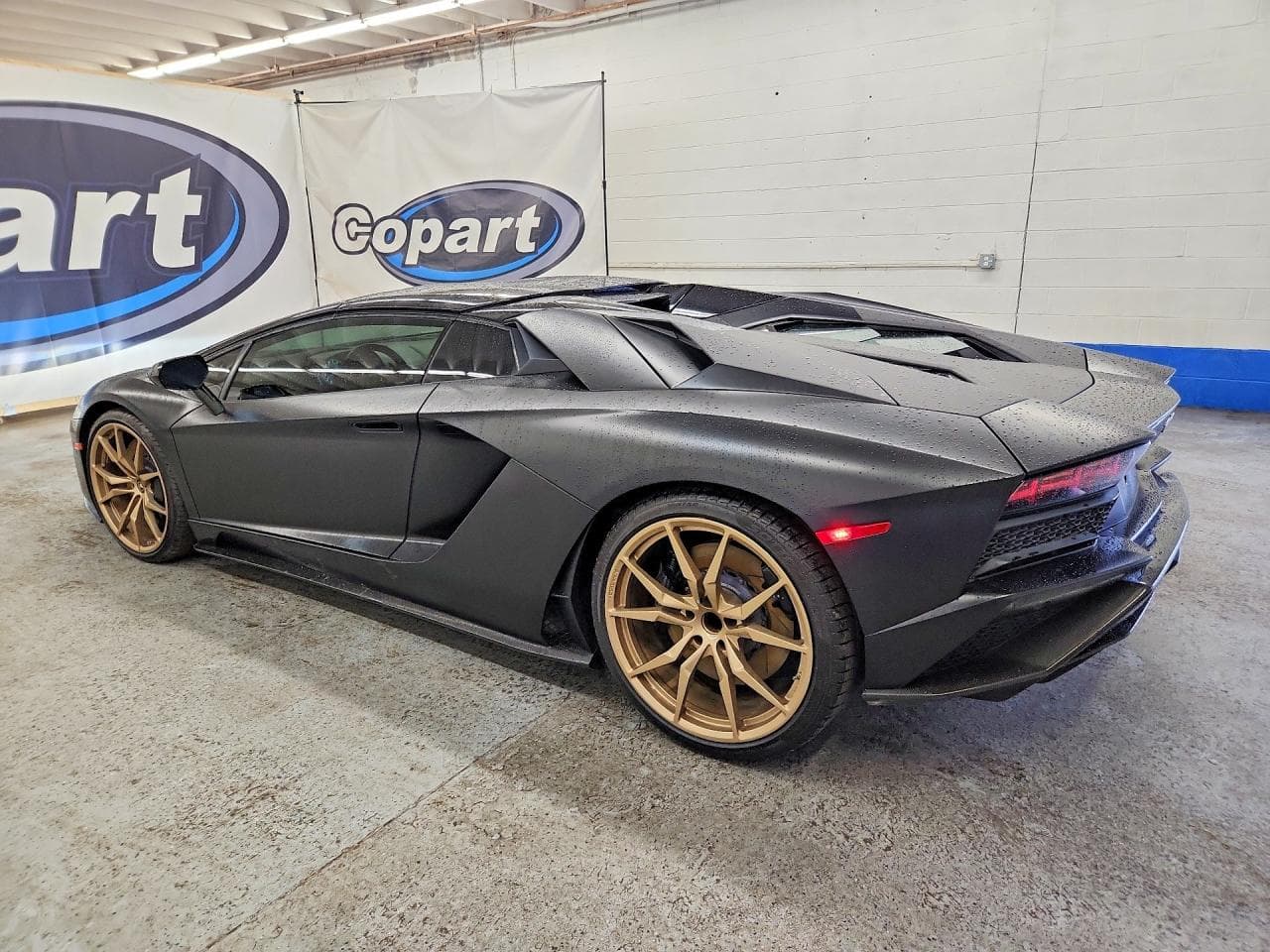 2018 Lamborghini Aventador — photo 2