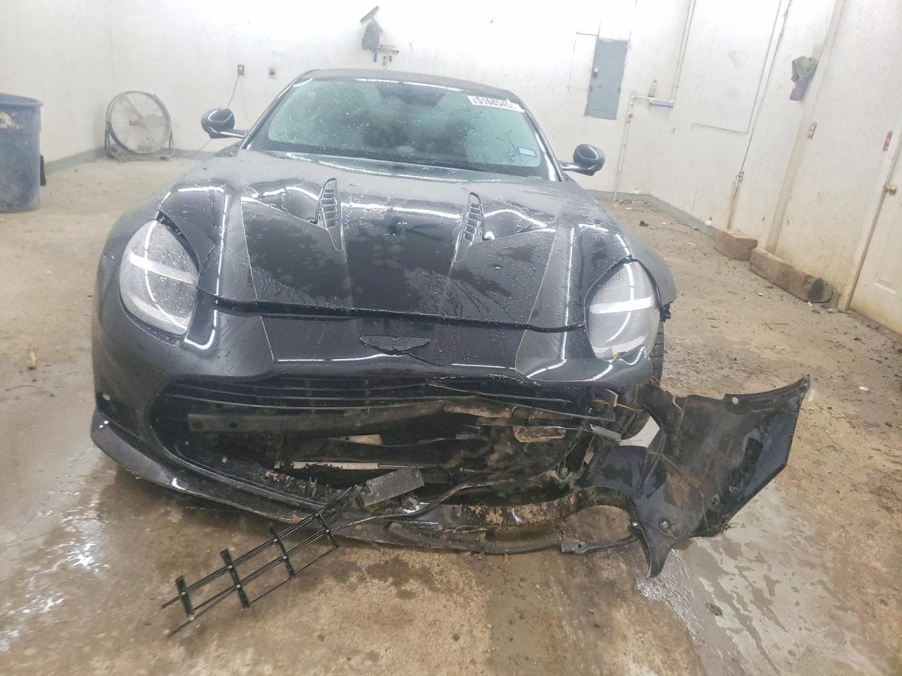 2025 Aston martin — photo 5