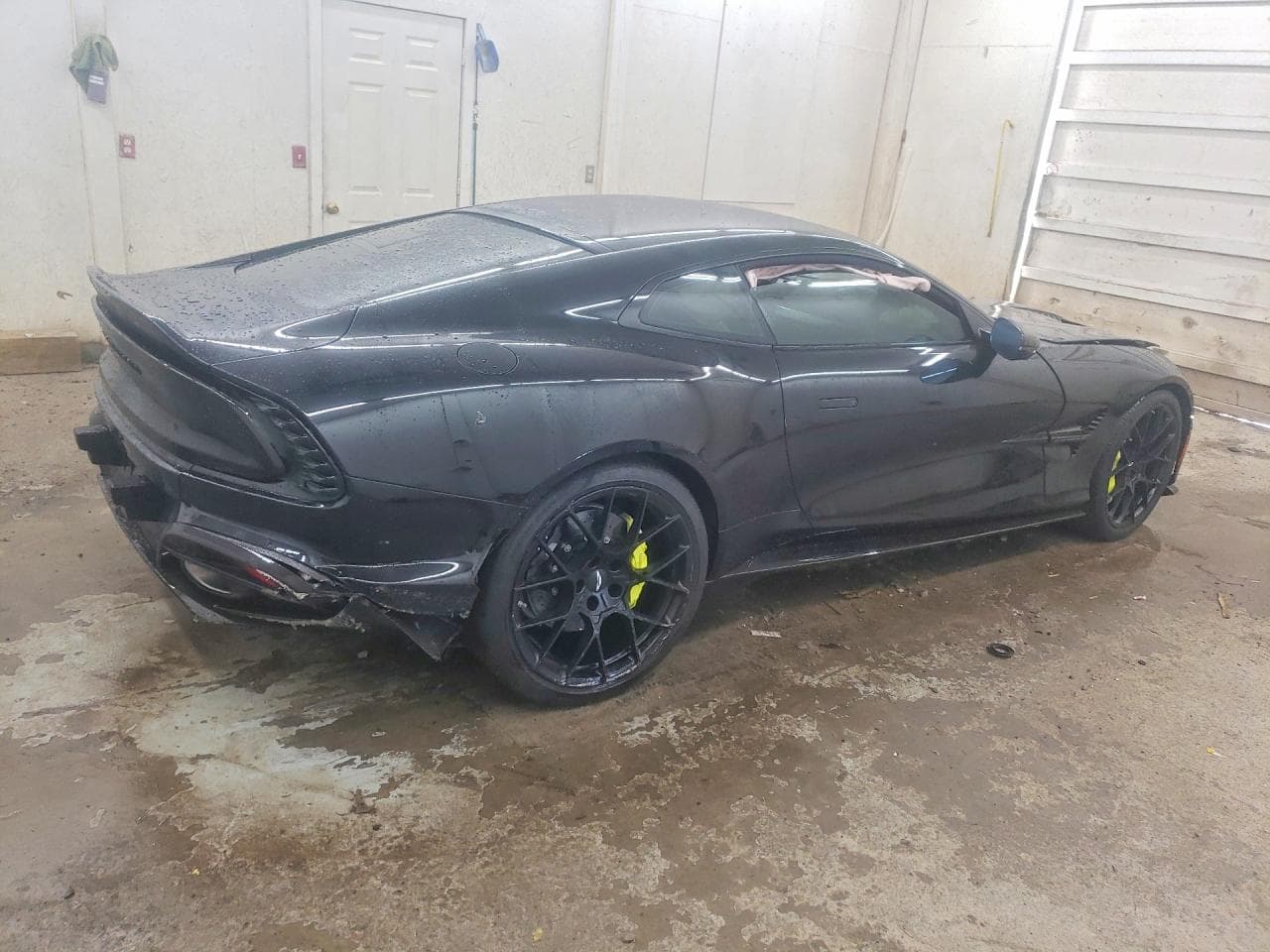 2025 Aston martin — photo 3
