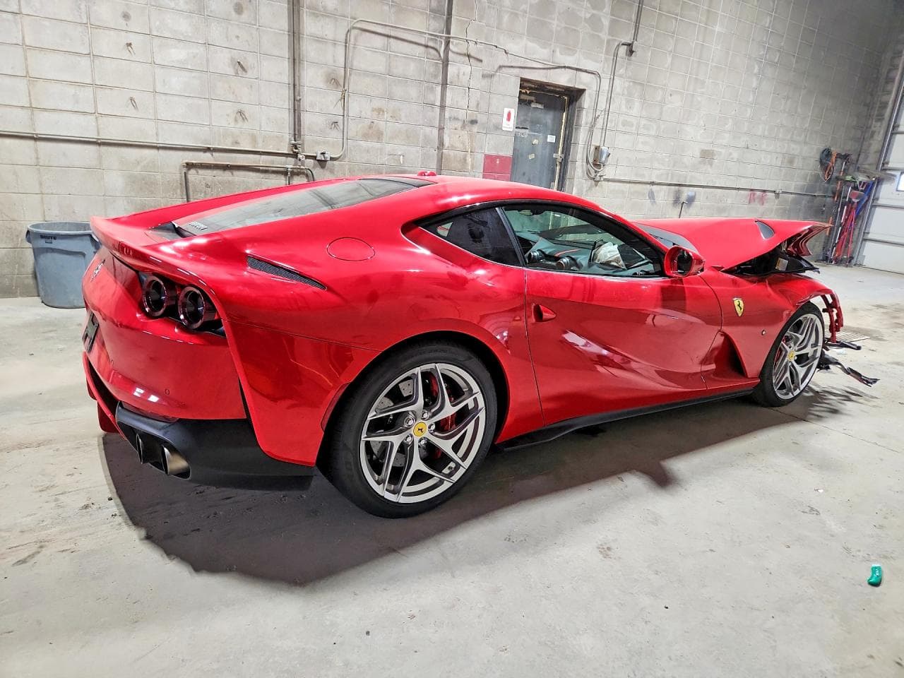 2020 Ferrari 812 superfast — photo 3